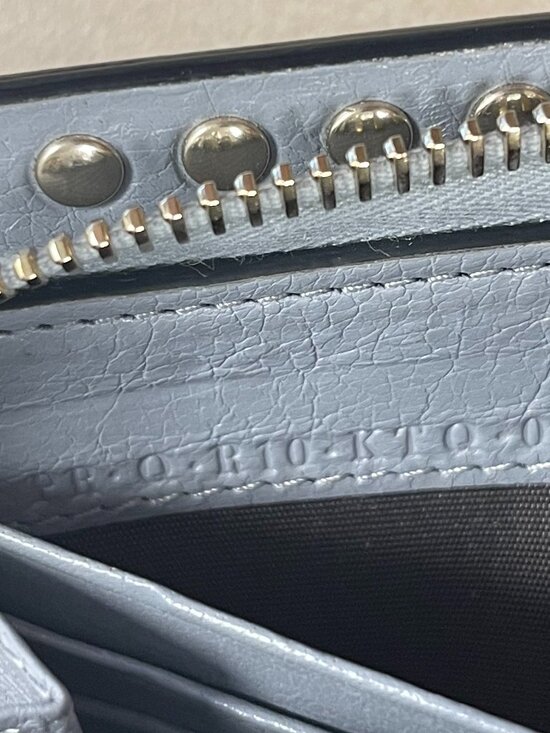 Valentino Garavani Rockstud Leather Continental Zippy Wallet - Grey - Preowned - Picture 4 of 12